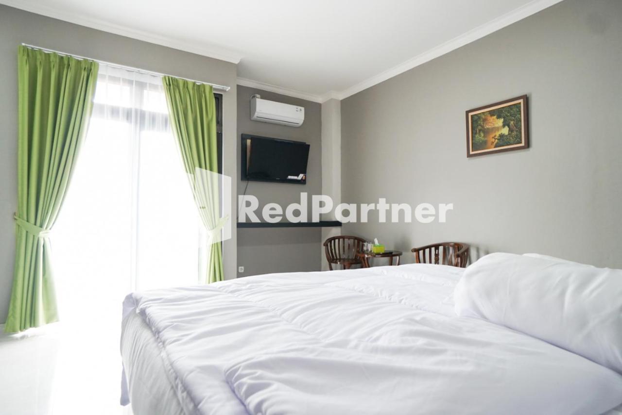 Roemah Tebet RedPartner Hotel Jakarta Bagian luar foto