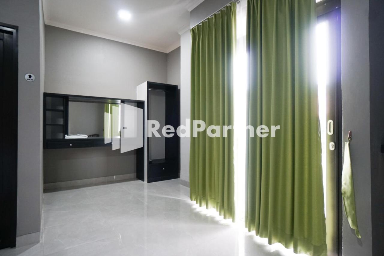 Roemah Tebet RedPartner Hotel Jakarta Bagian luar foto