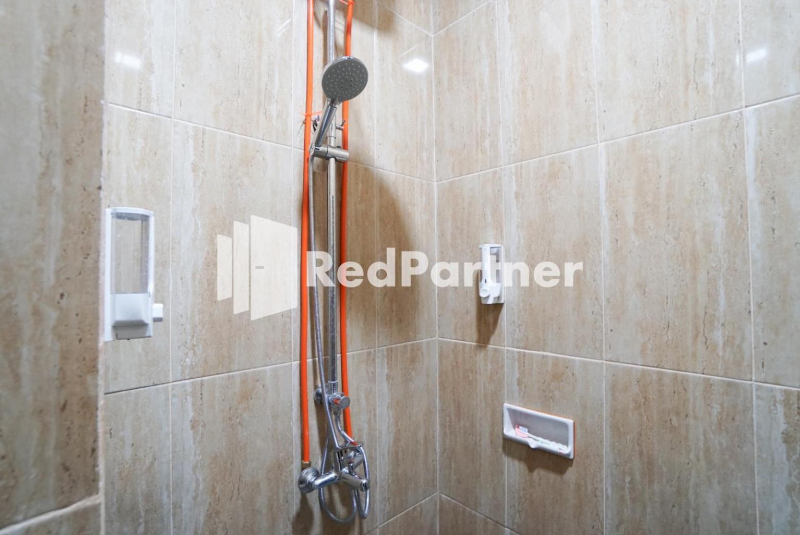 Roemah Tebet RedPartner Hotel Jakarta Ruang foto